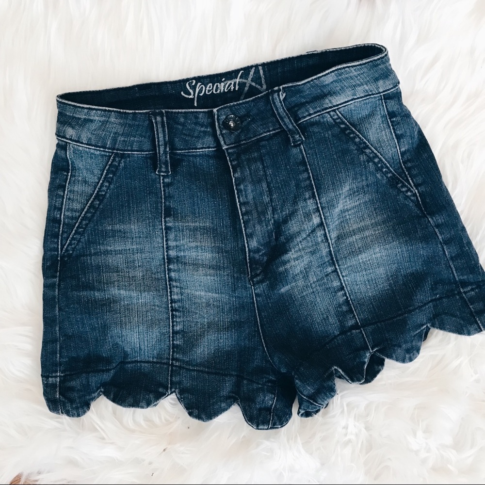 Scalloped hem high waisted shorts